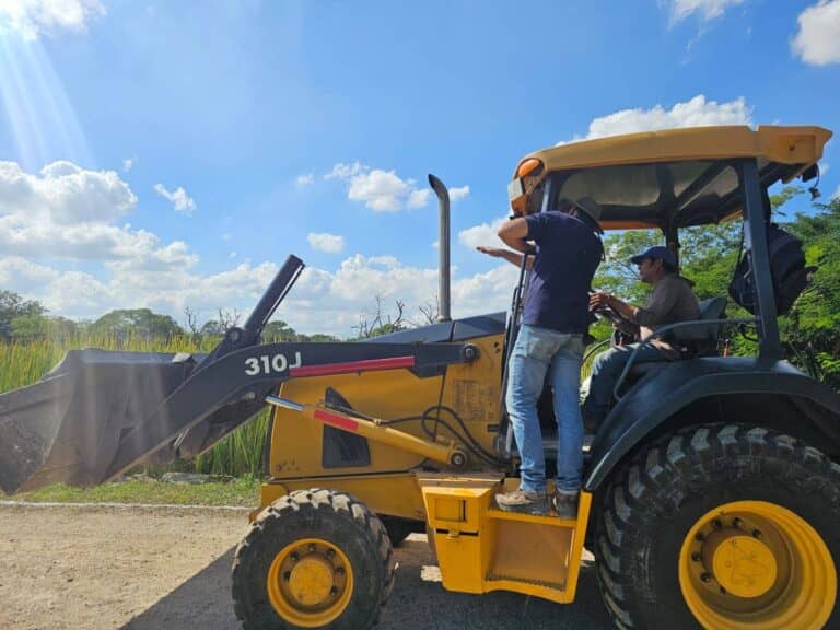 renta retroexcavadora Mérida